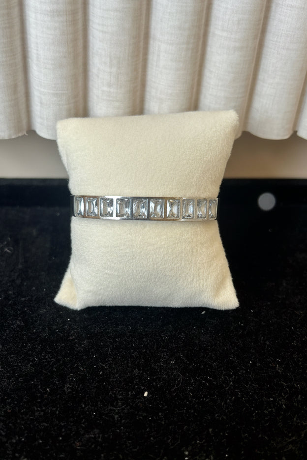 Stone silver bangle