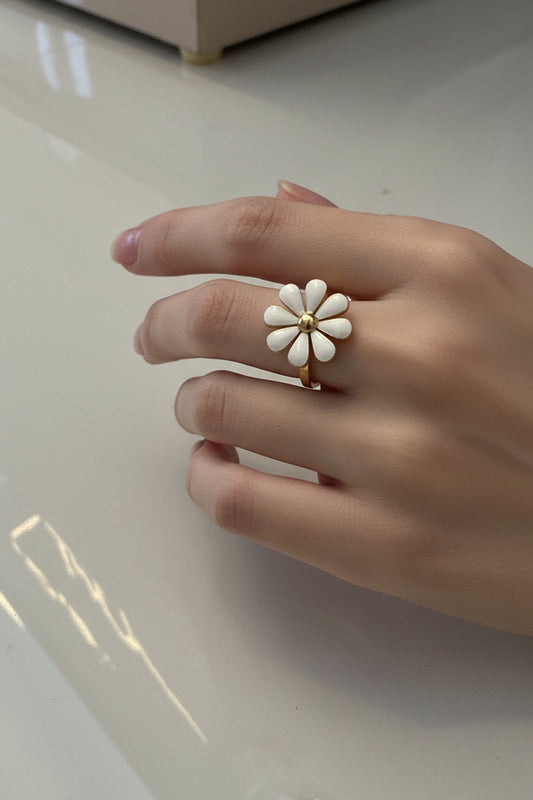 Adjustable flower ring