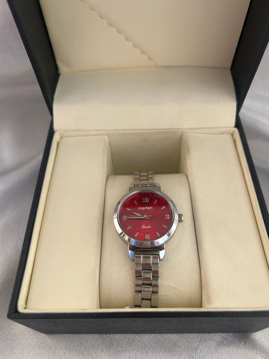 Classic Silver-Tone Quartz Watch with Red Dial