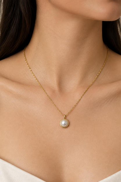 White pearl necklace