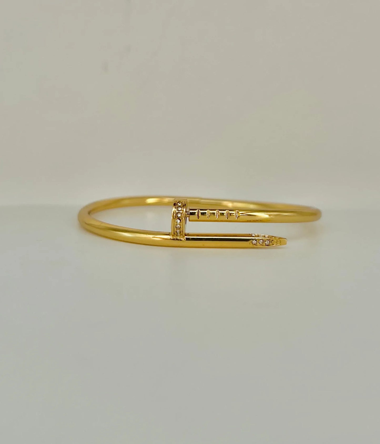 Nail cuff gold