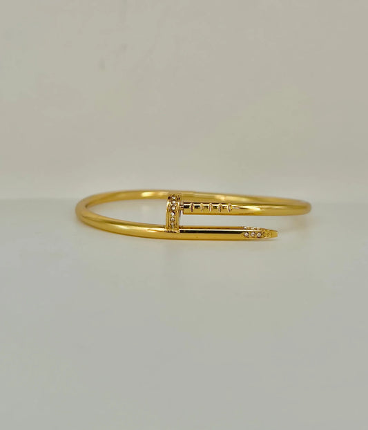 Nail cuff gold
