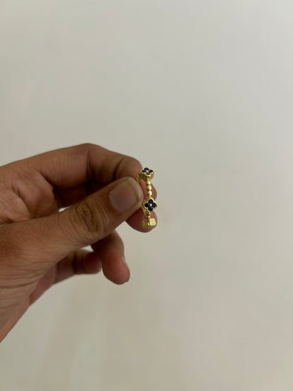 Blue clover ring