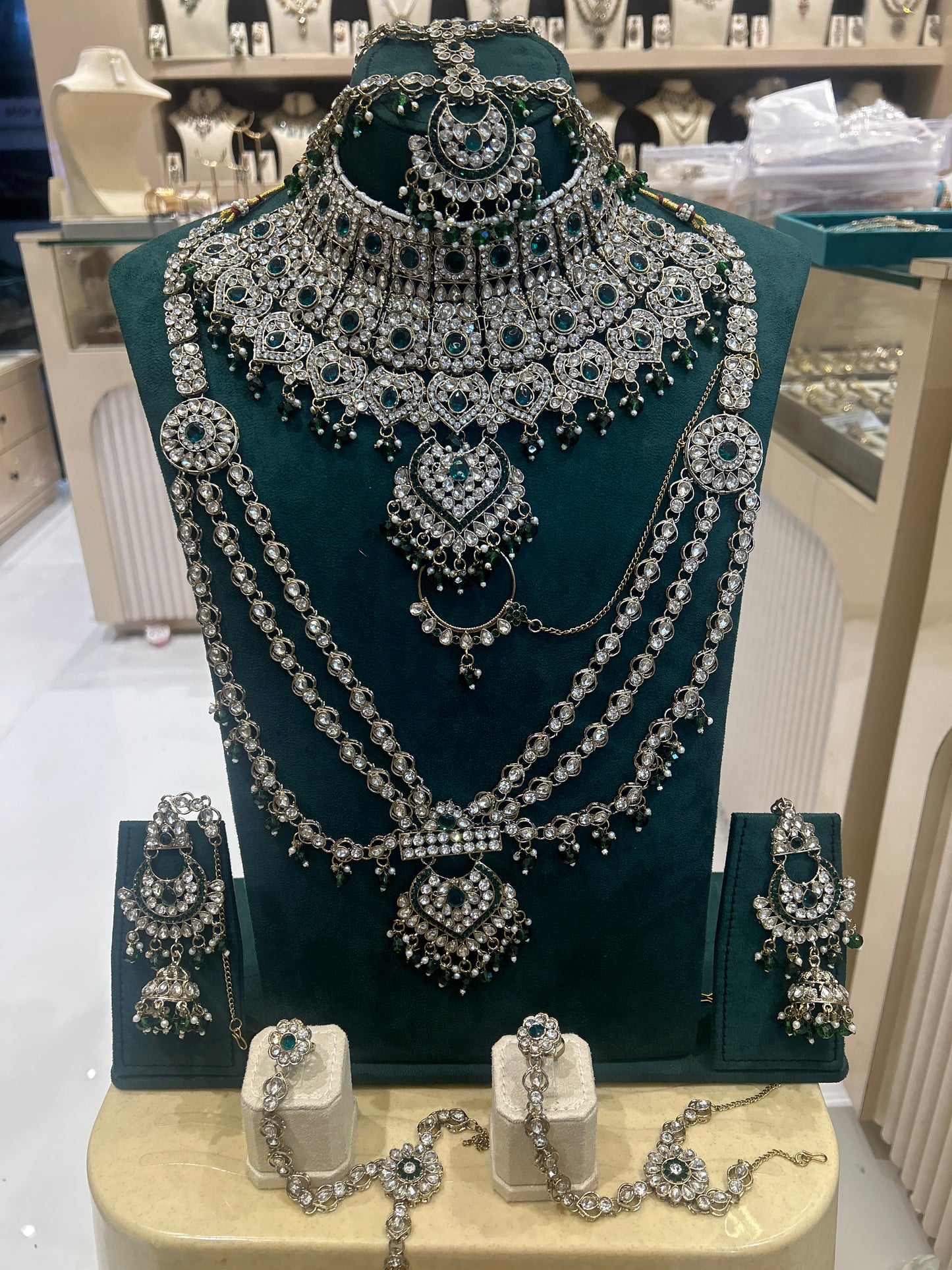 Rental Jewellery: Full Set Emerald Green