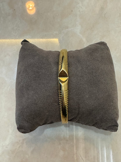 Ribbed Statement Bangle