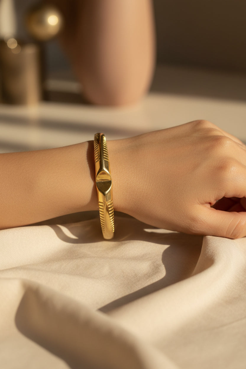 Ribbed Statement Bangle