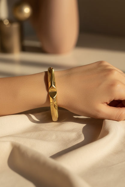Ribbed Statement Bangle