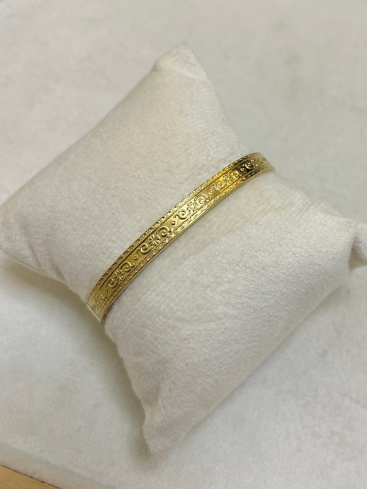 Amna Gold Bangle Adult size