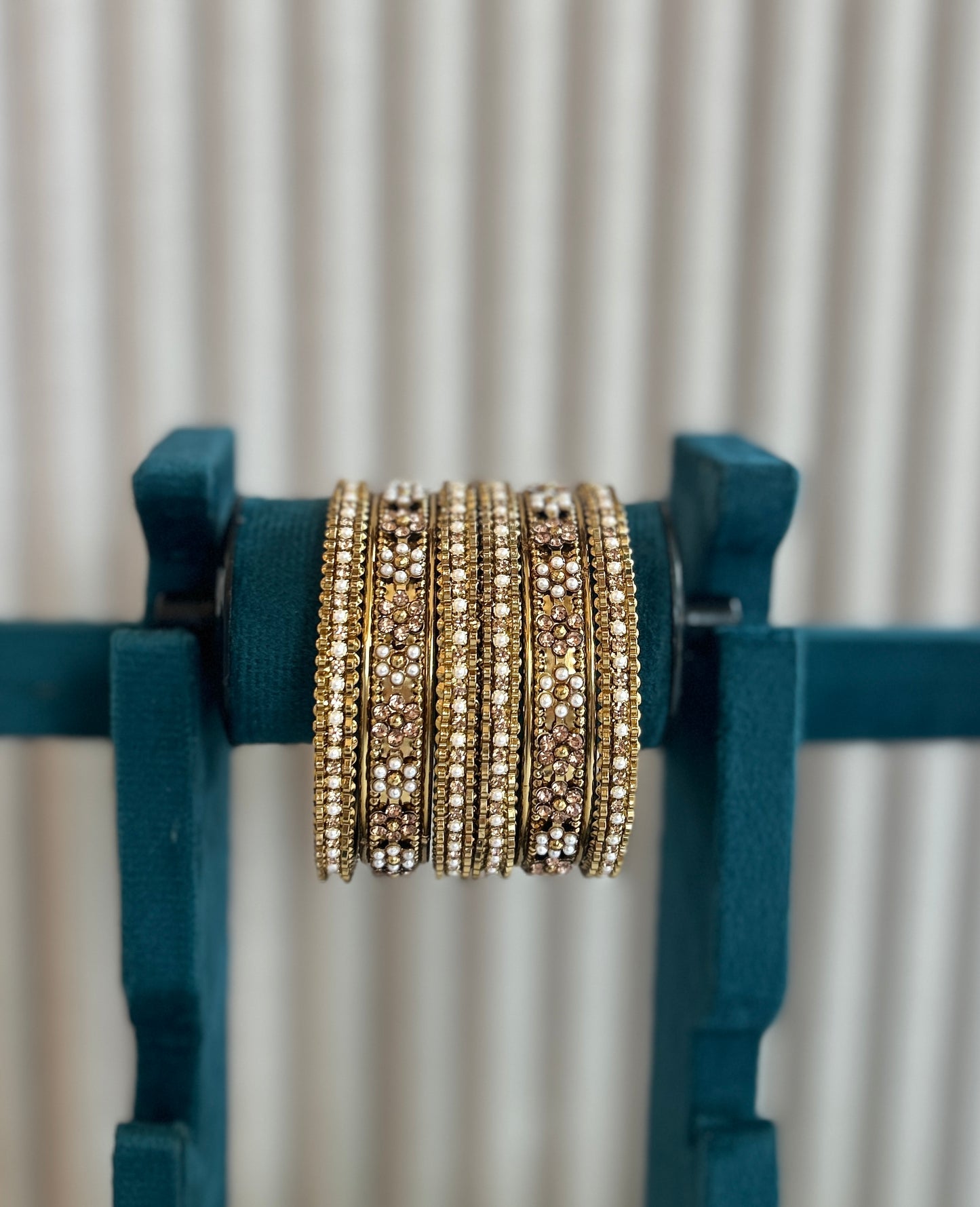 Flower with white stone bangle set