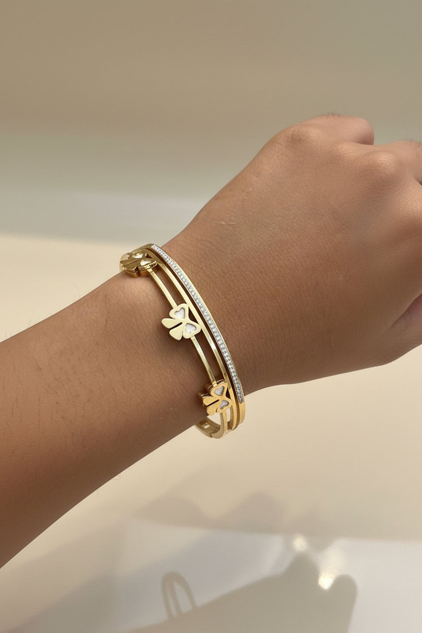 Bow bangle