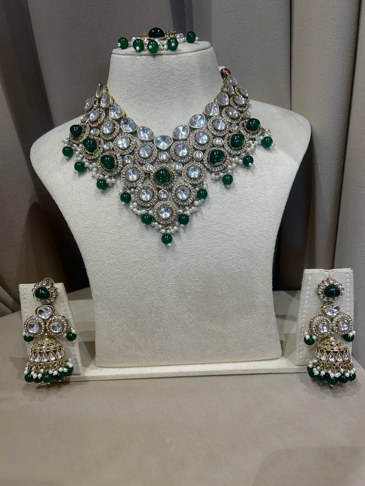 Rental jewellery green