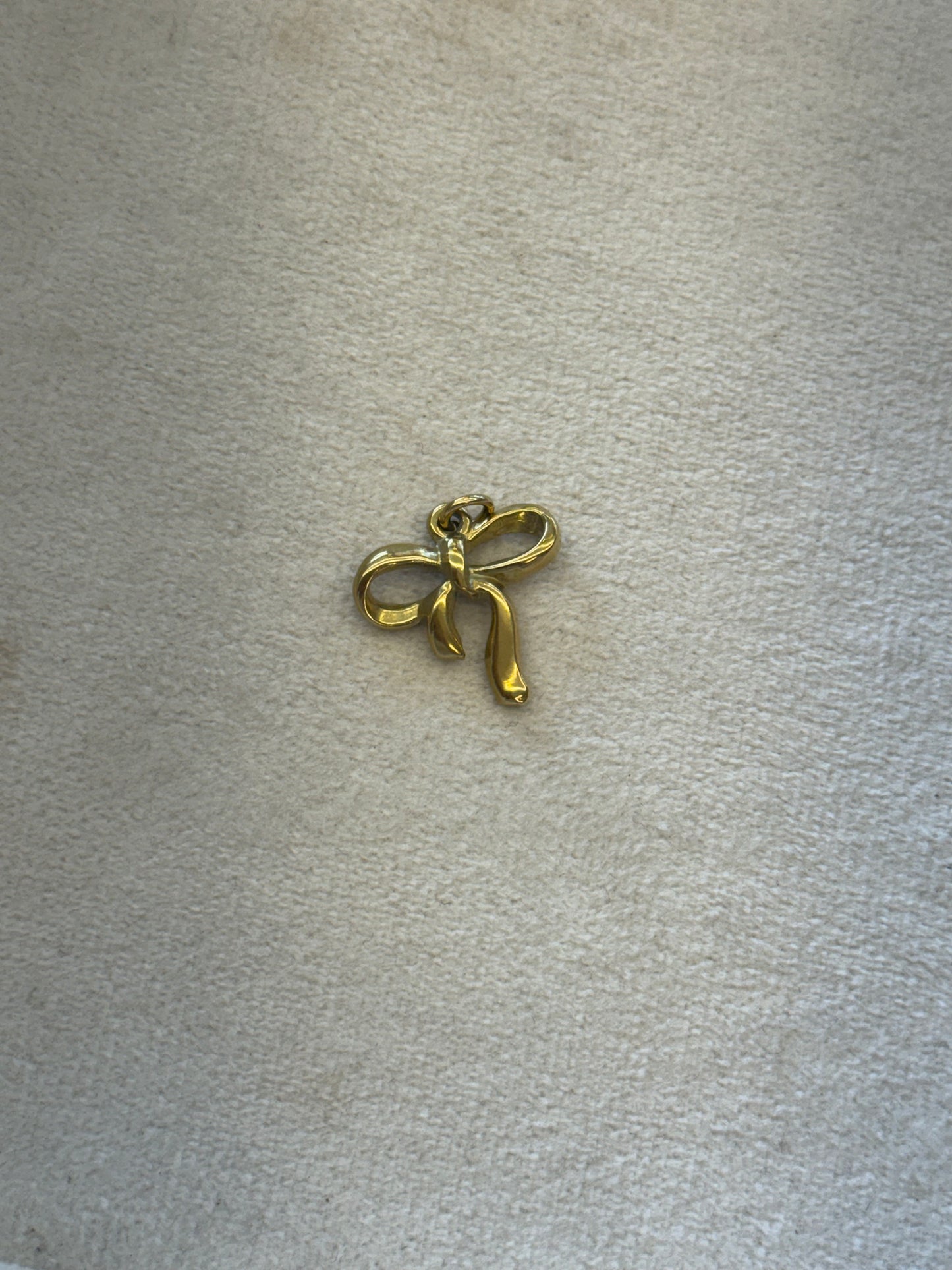 Bow charm