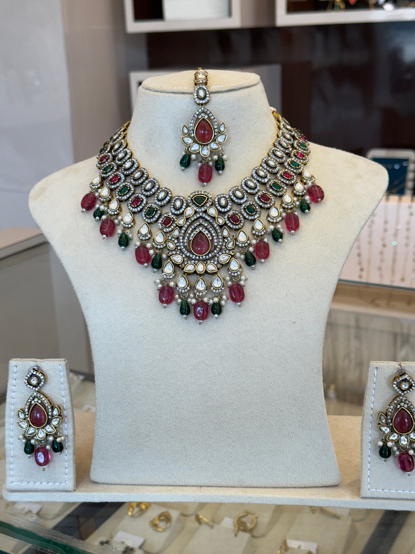 Rental Bridal Maroon Green Chokker Necklace