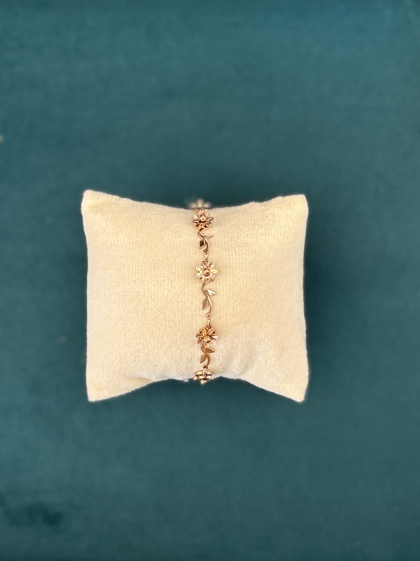Flower link bracelet