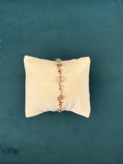Flower link bracelet