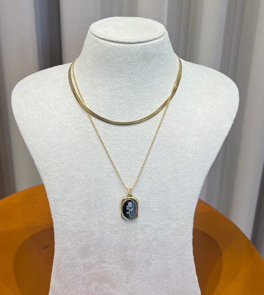 Rose pendant  necklace