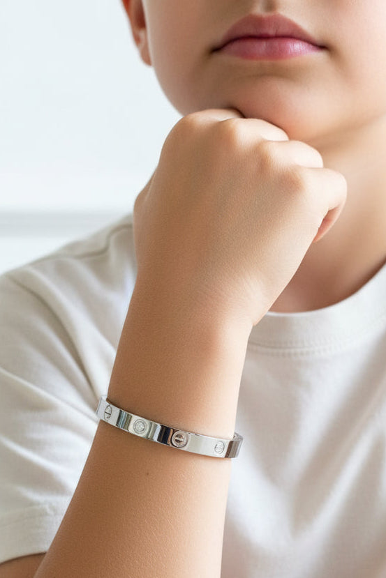 Kid hand accessories