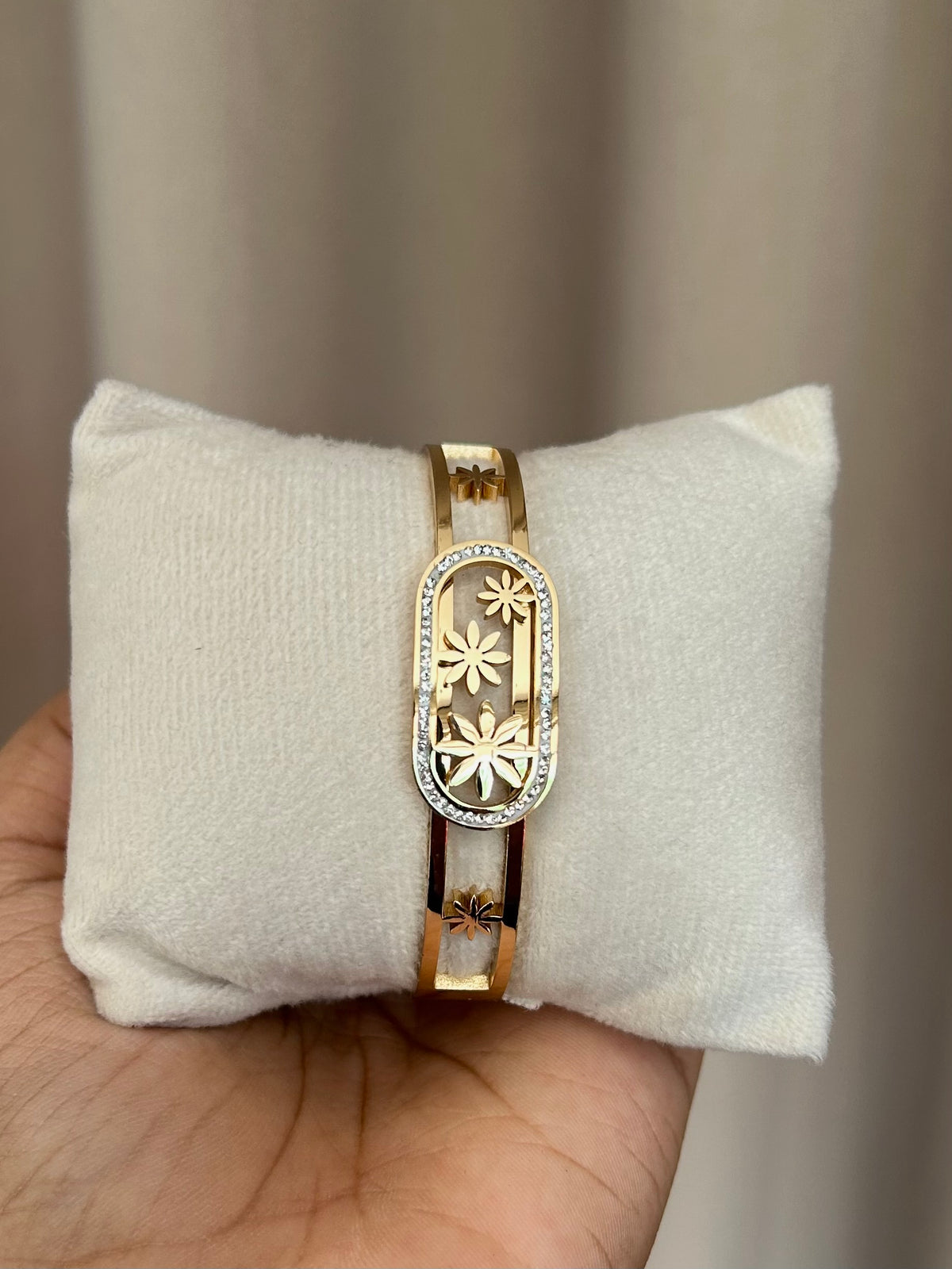 Lilly flowers bangle