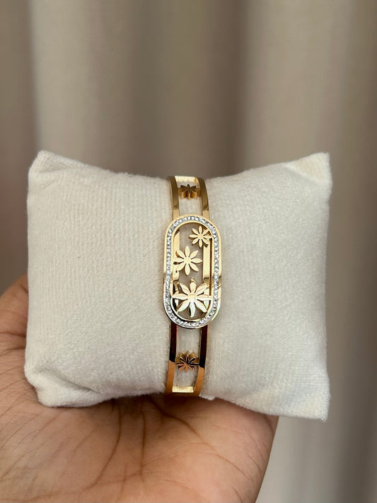 Lilly flowers bangle