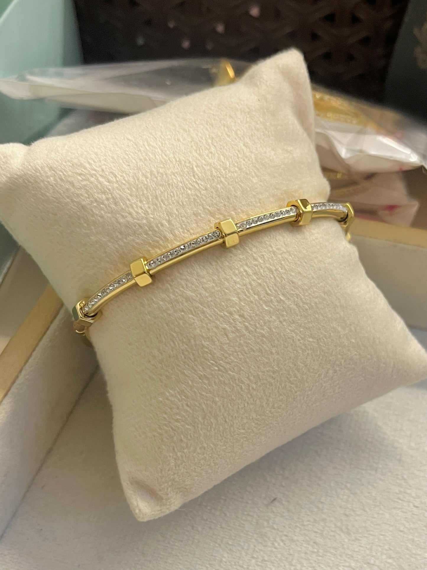 Hawwa Gold Bangle Adult size