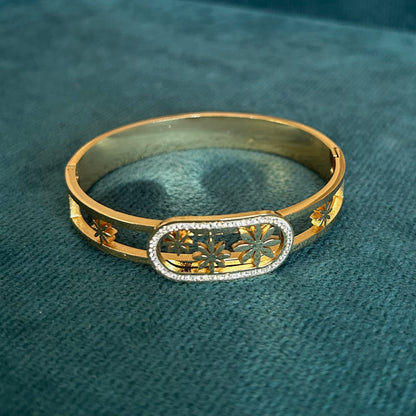 Lilly flowers bangle