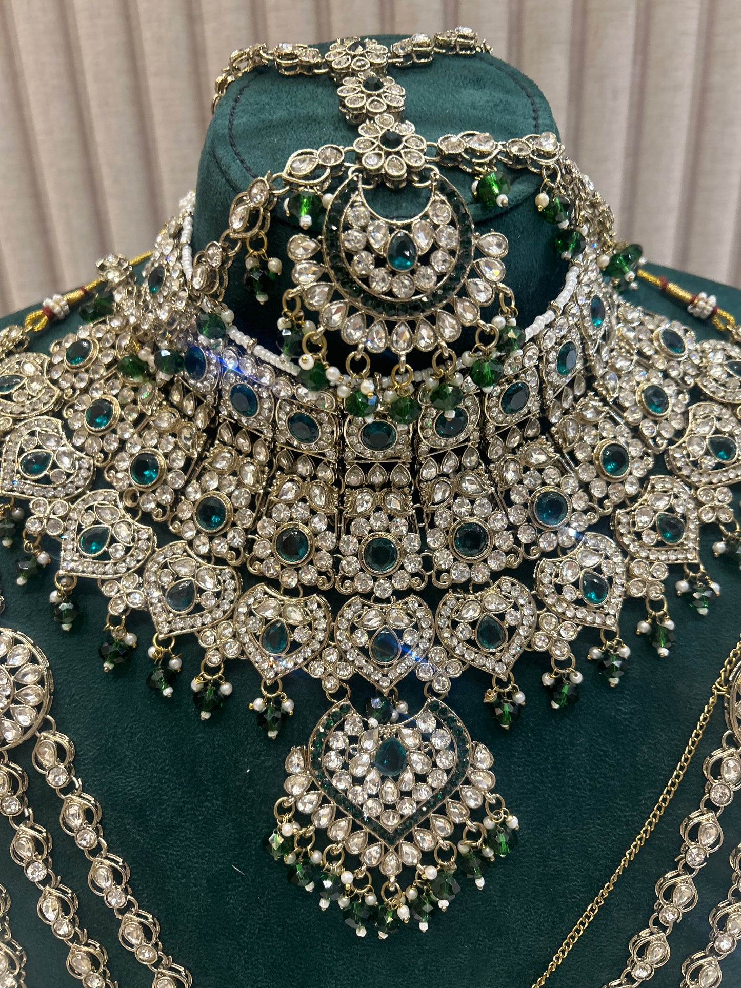 Rental Jewellery: Full Set Emerald Green