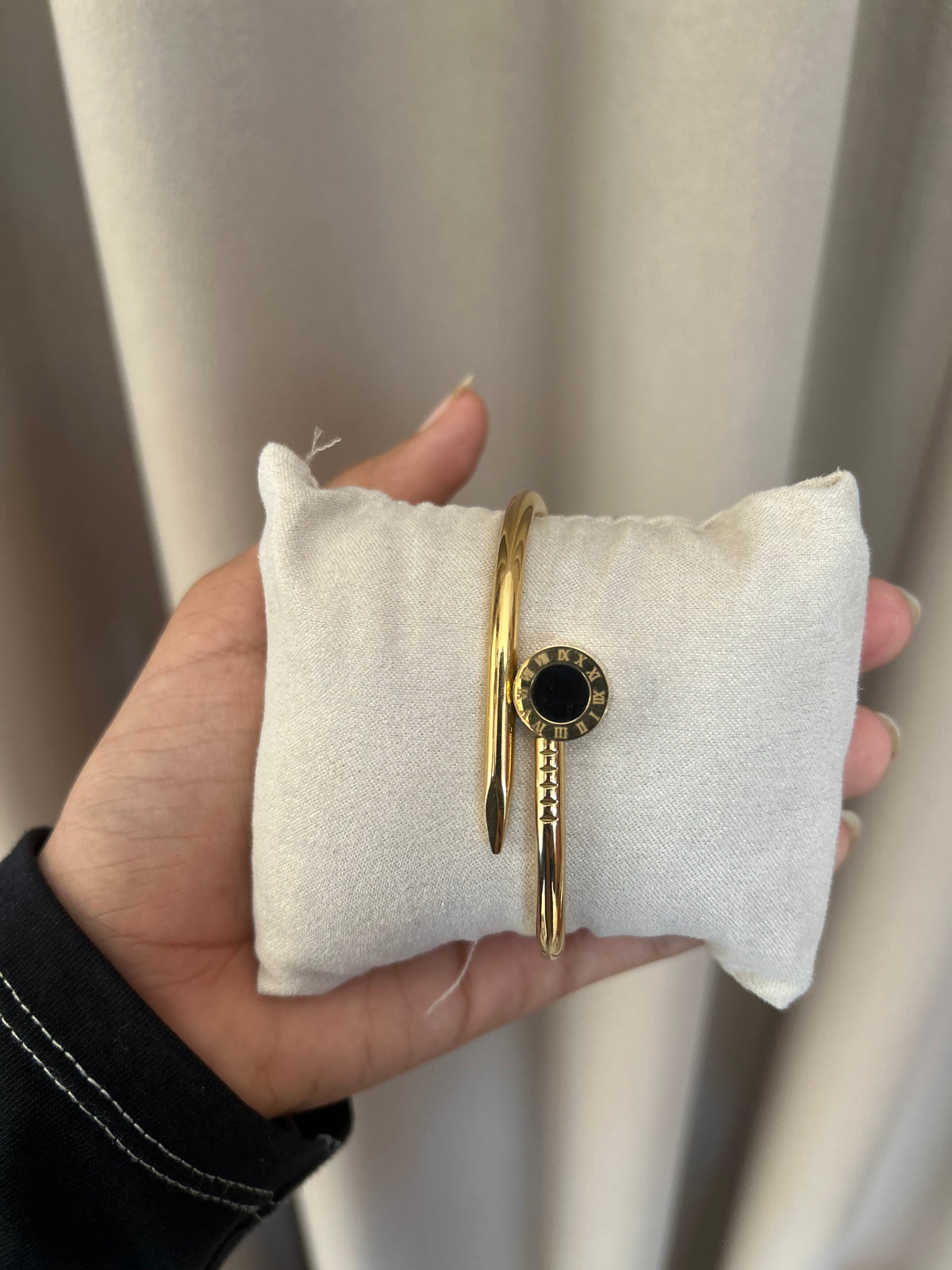 Nail bangle
