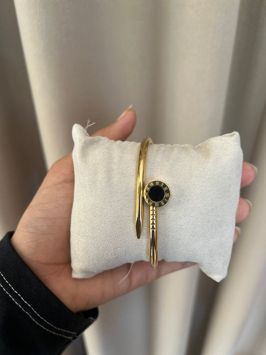 Nail bangle