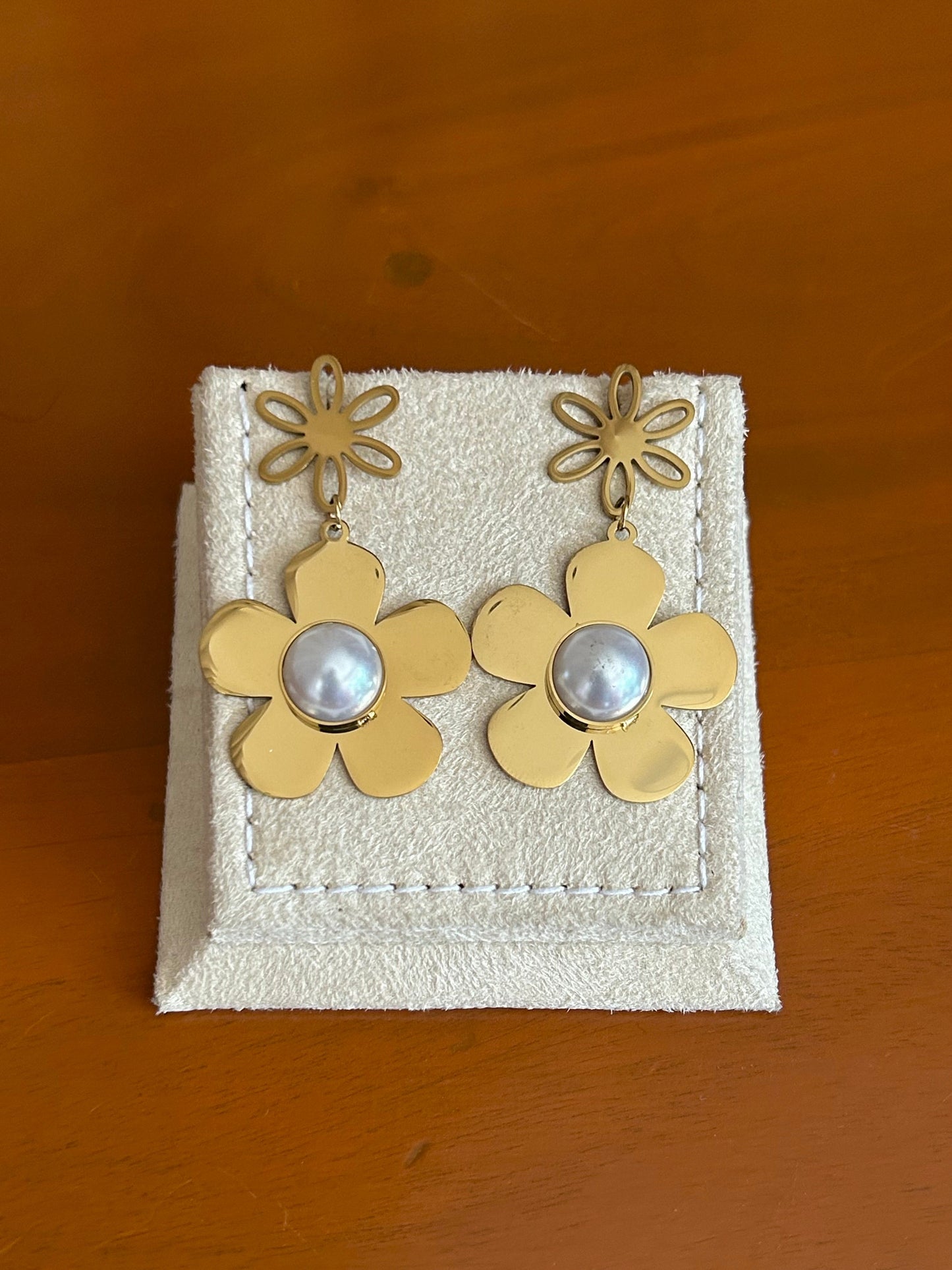 Daisy Pearl Earrings