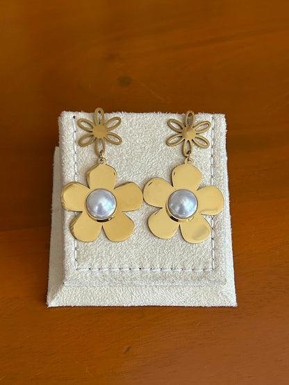 Daisy Pearl Earrings