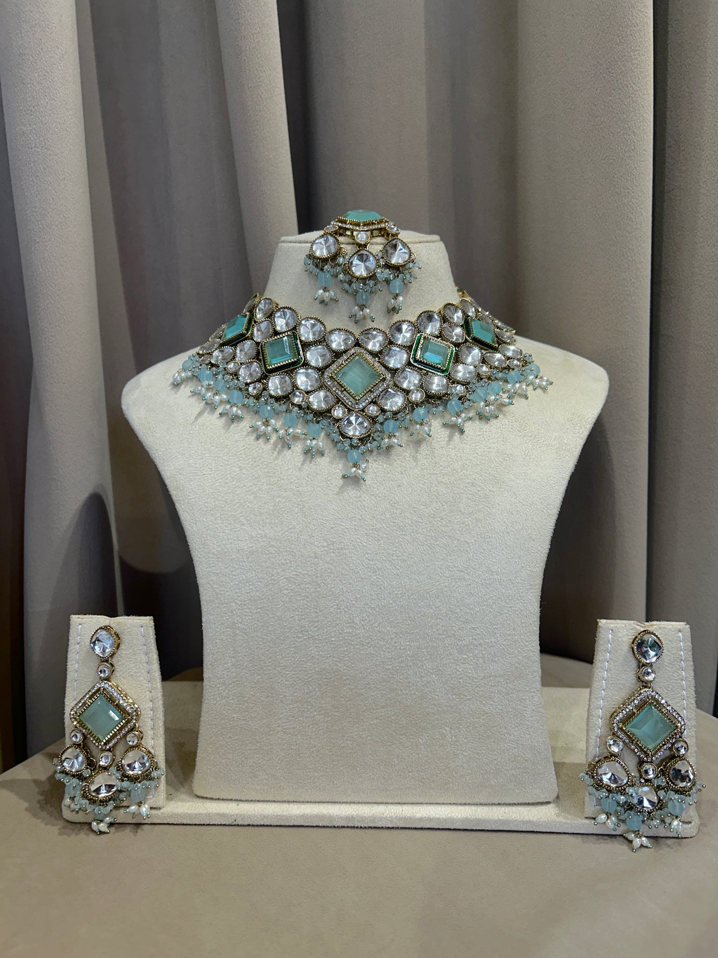 Rental jewellery poder blue