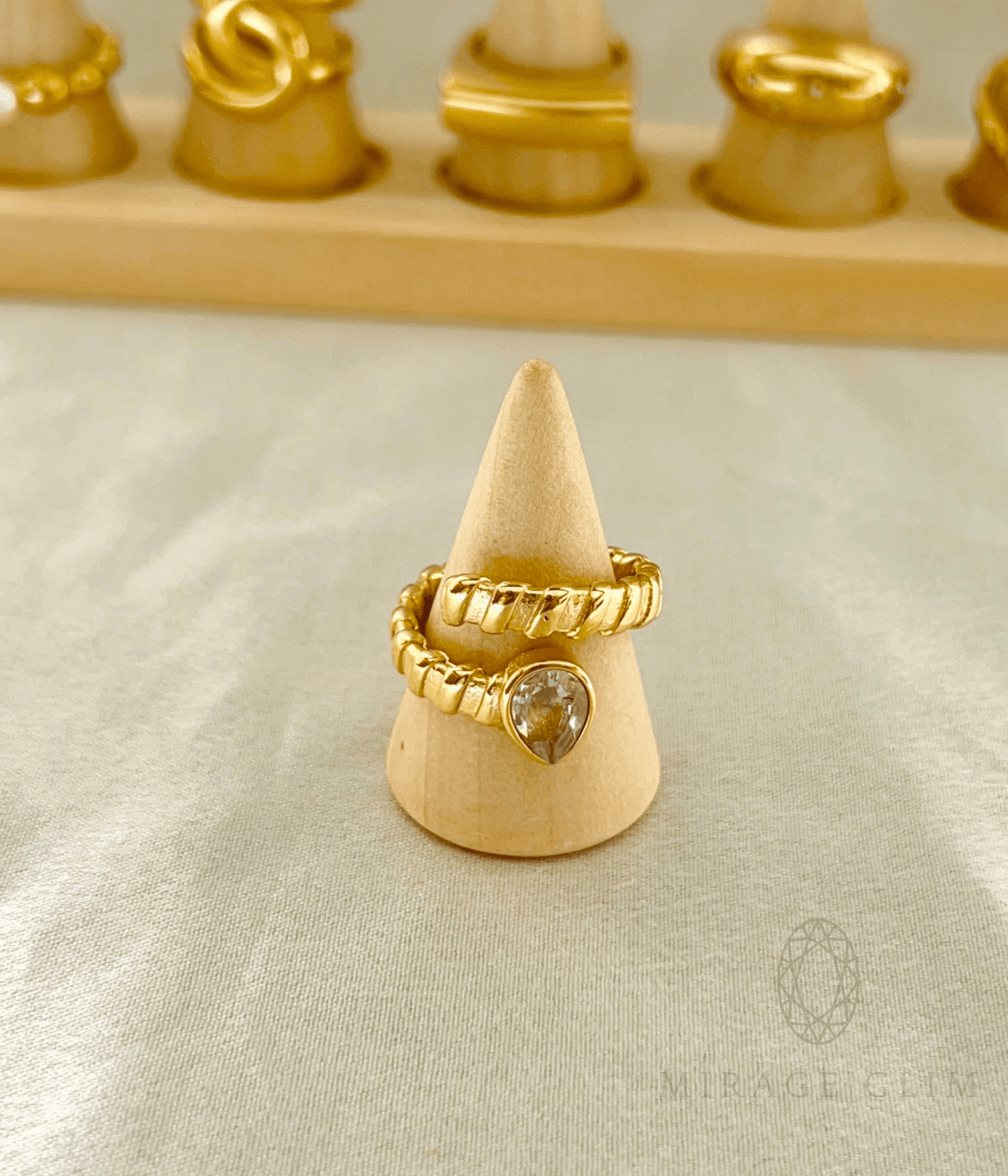 Minimal curved ring with subtle sparkle detail
