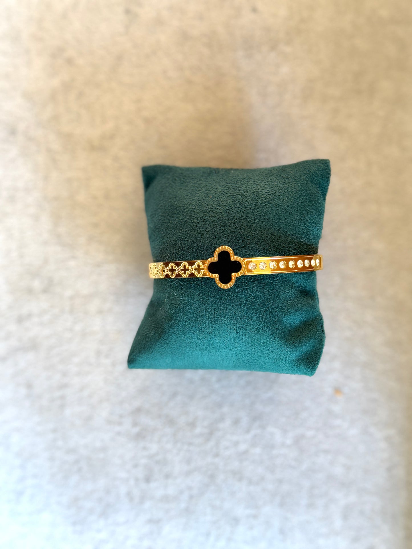 Noir Bloom Bangle Gold