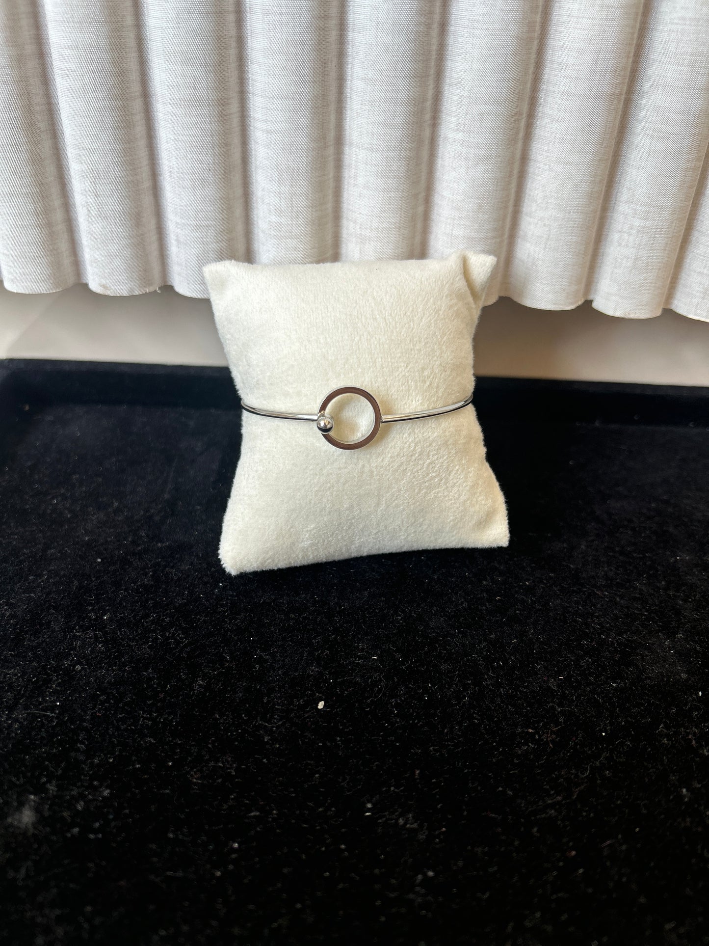 Elara minimal bangle