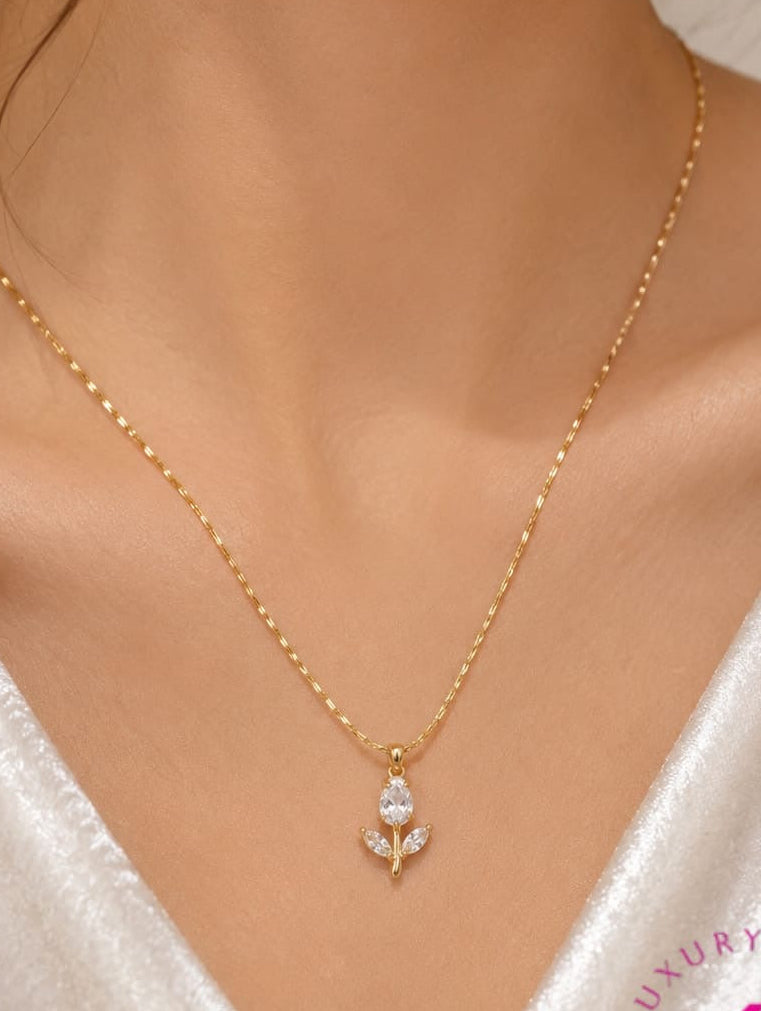 White tulip necklace