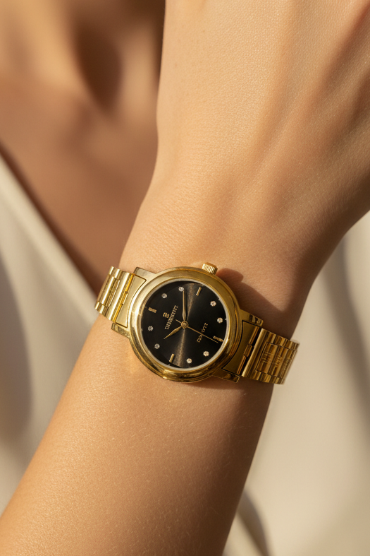 Classic Gold-Tone Quartz Watch with Metal Strap