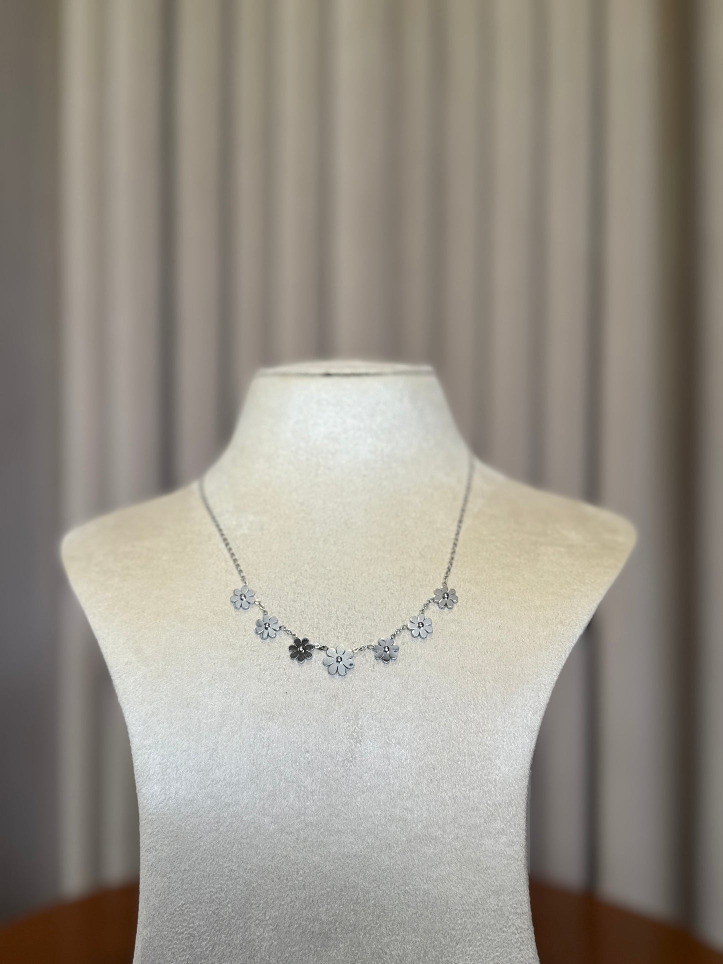 Flower Necklace - Silver