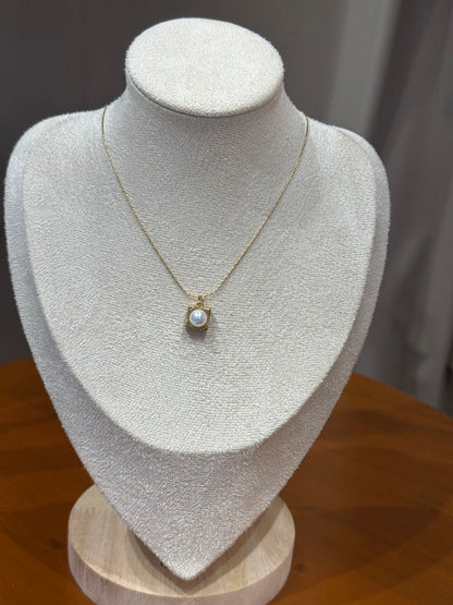 White pearl necklace
