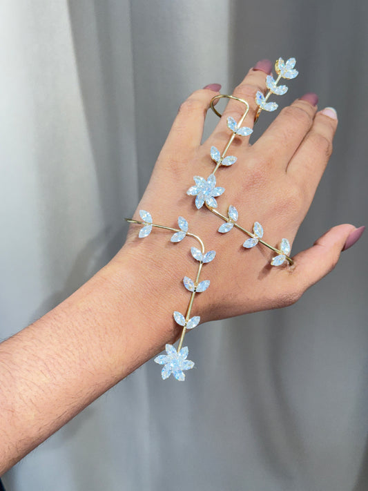 Serena hand cuff