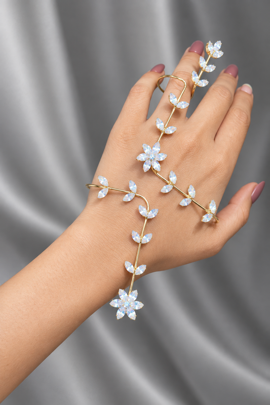Serena hand cuff