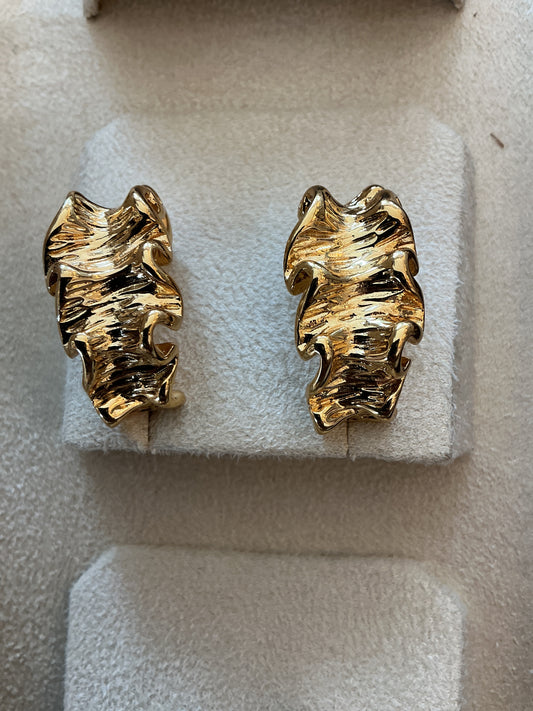 Wave earing
