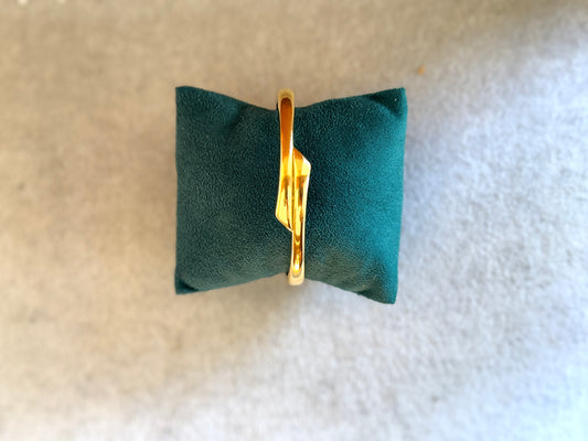 Crossover Bangle Gold