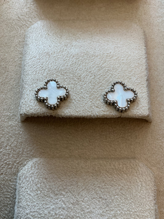 Silver clover  earing