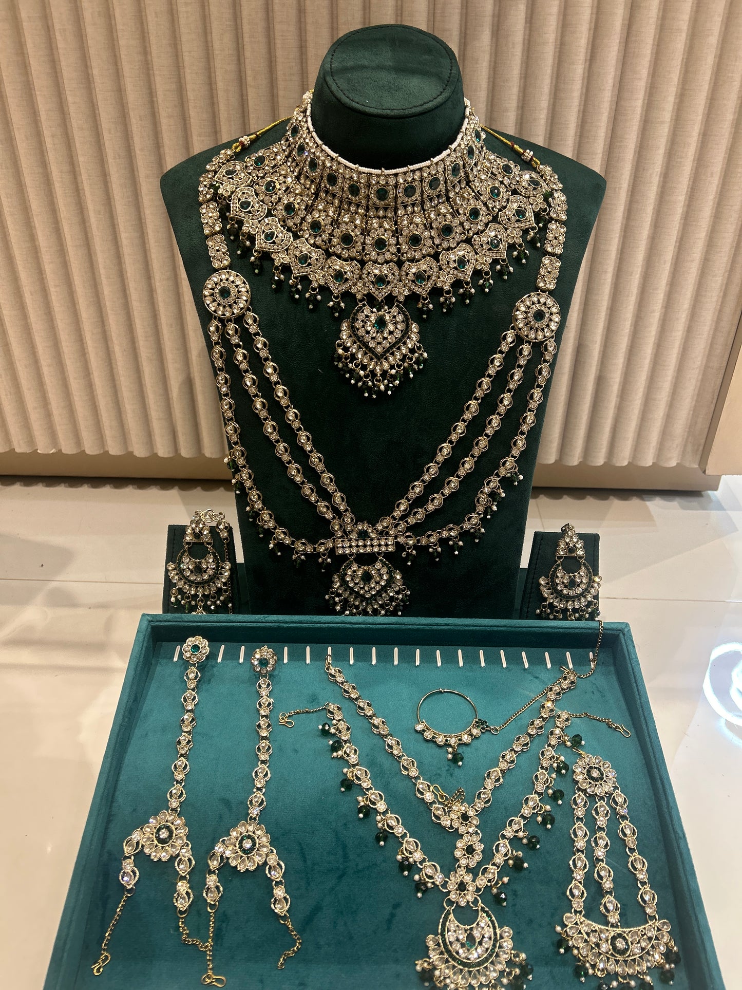 Rental Jewellery: Full Set Emerald Green