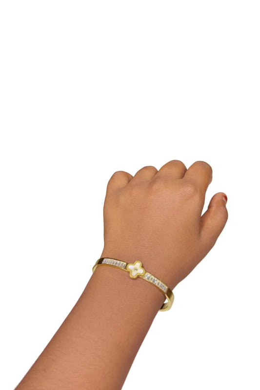 WHITE CLOVER  BANGLE