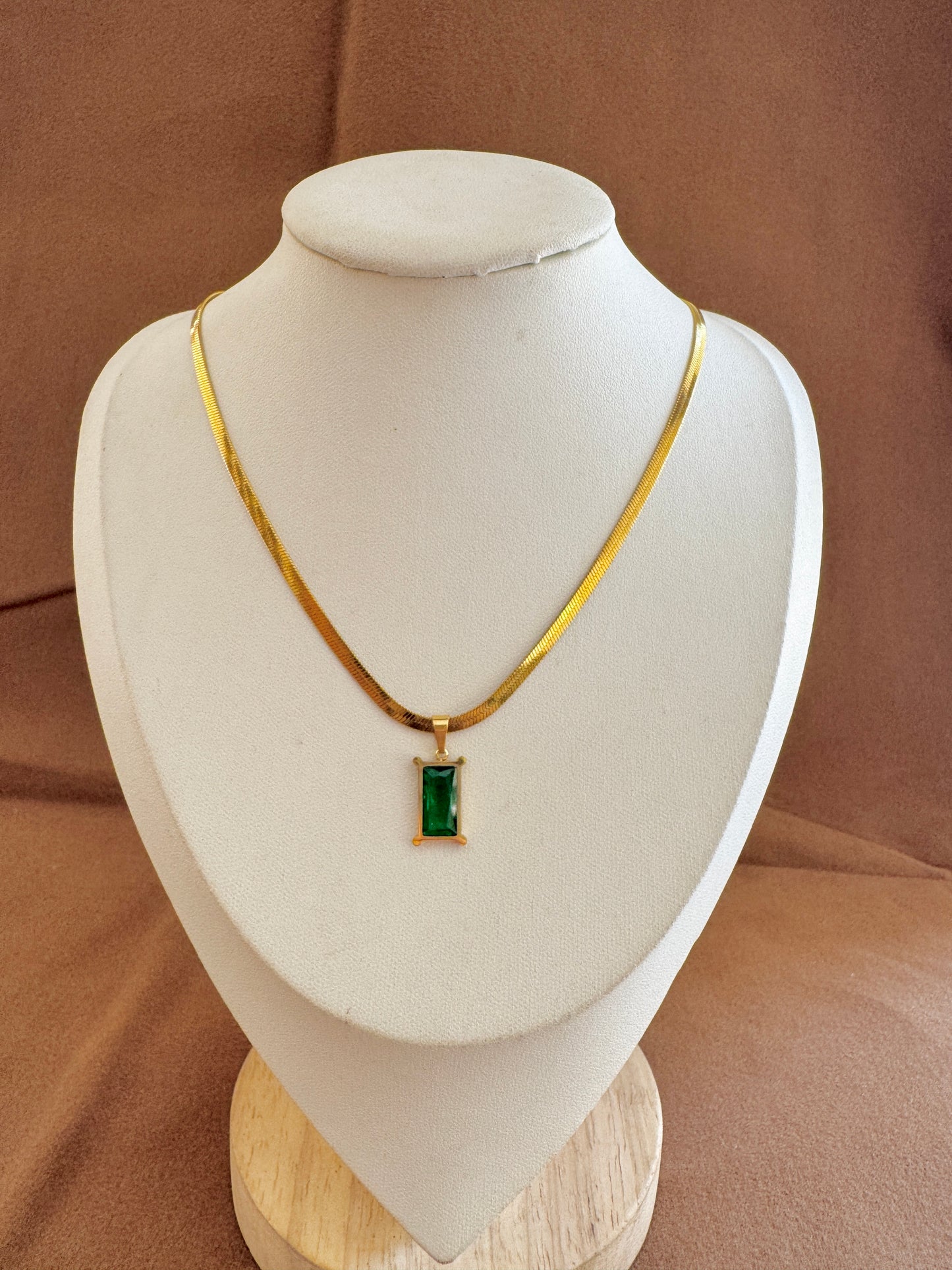 EMERALS STONE NECKLACE