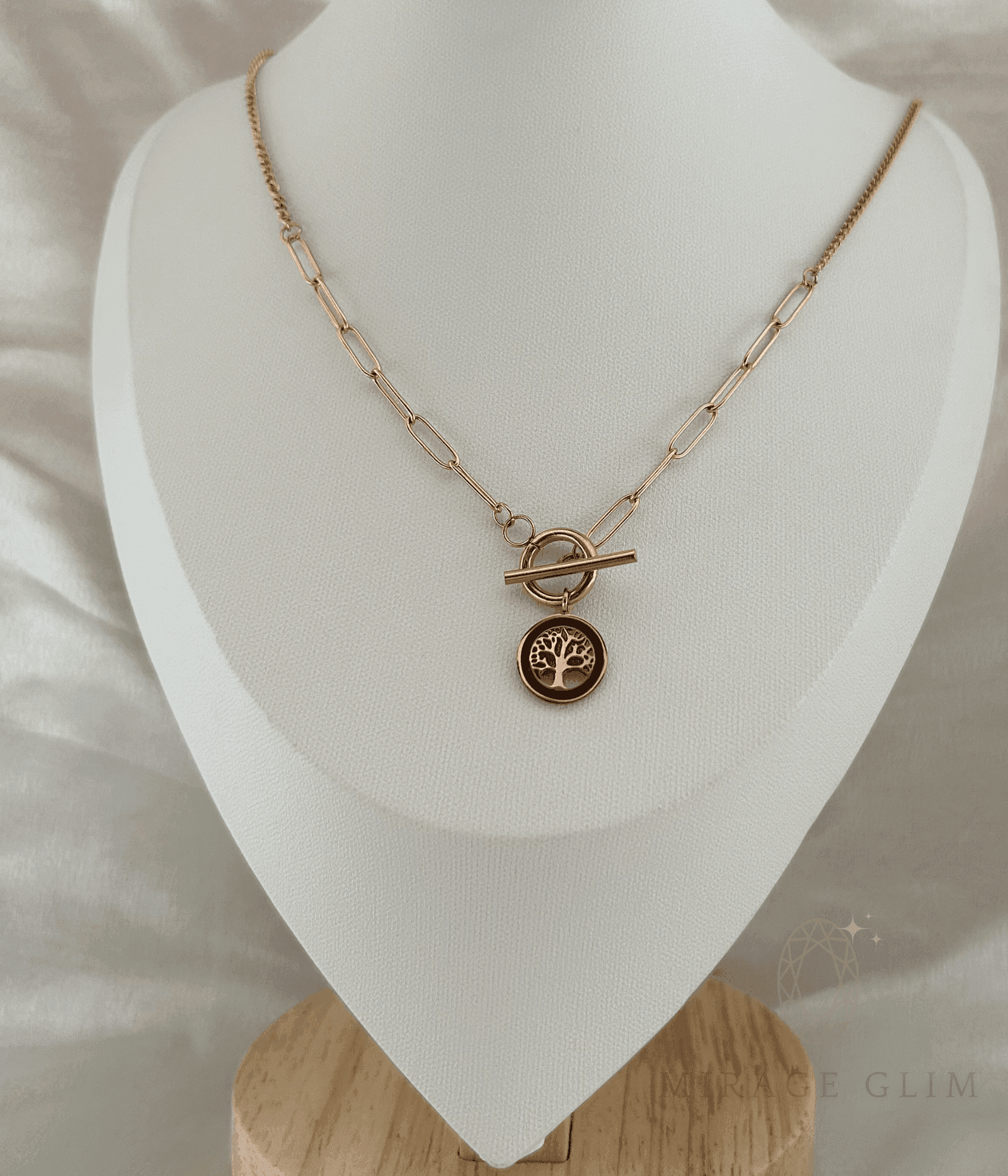 Tree of life necklace with elegant pendant and refined chain