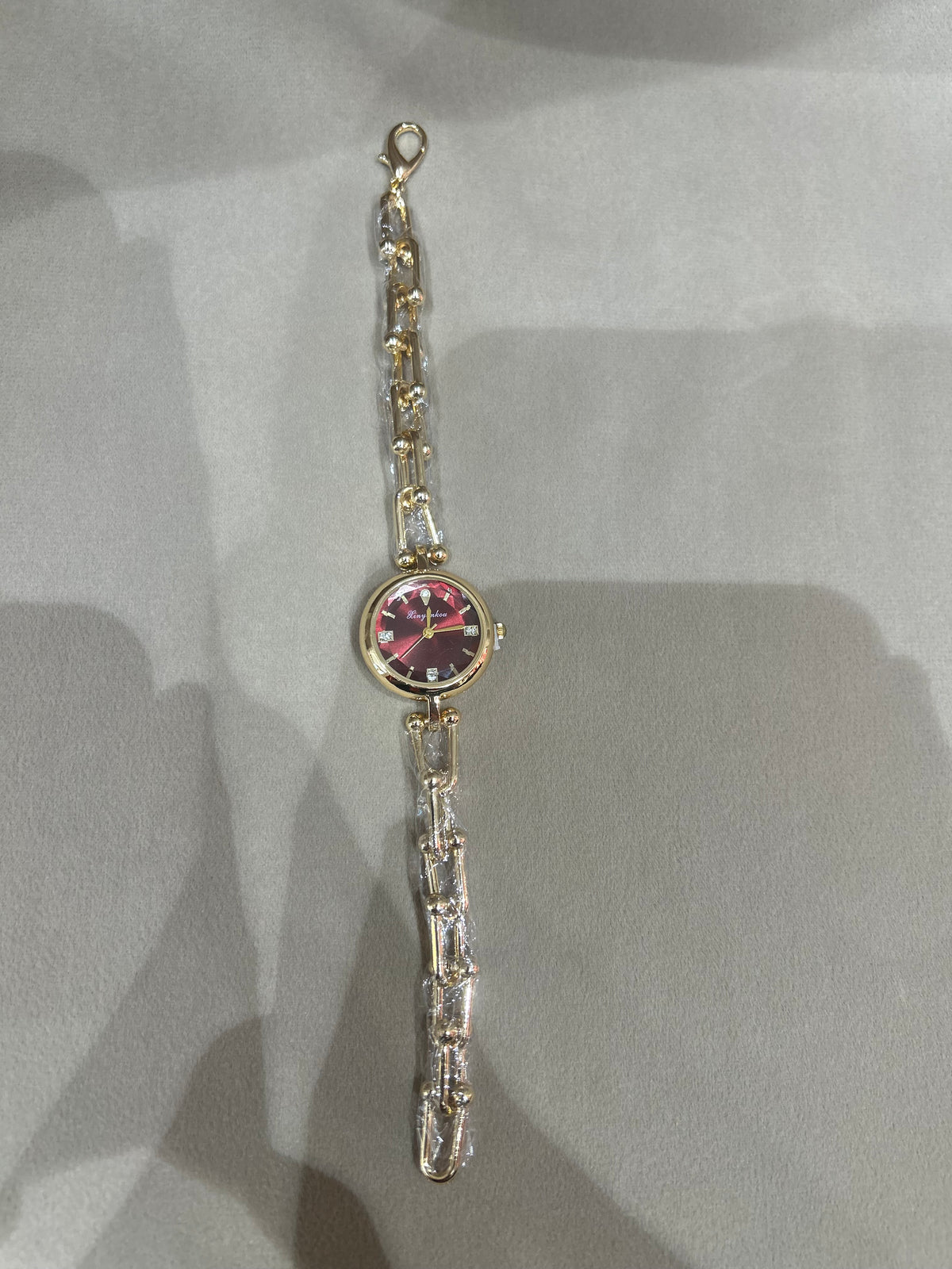 Amoura watch