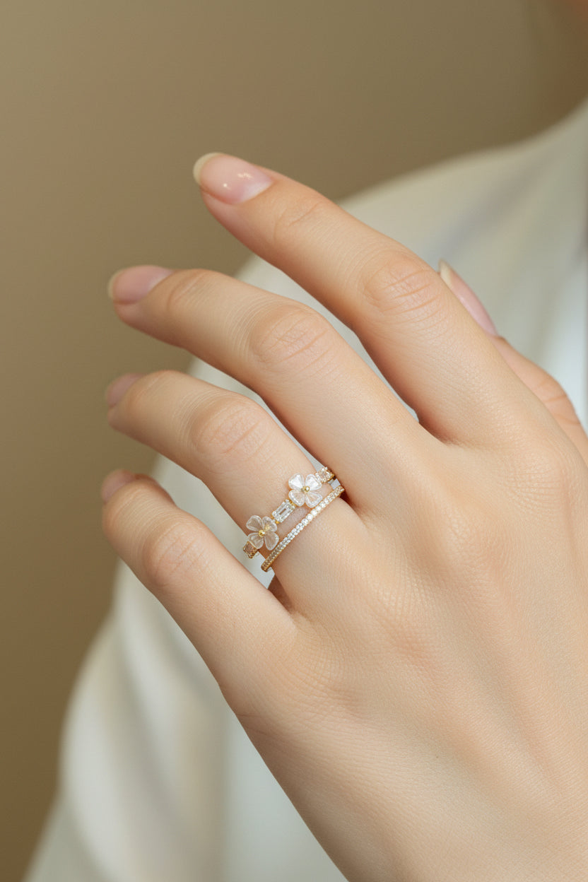 Adjustable petals ring