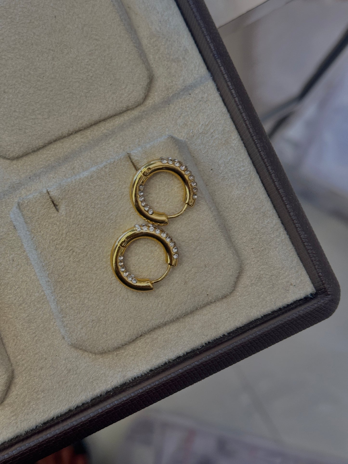 Double side stone ring